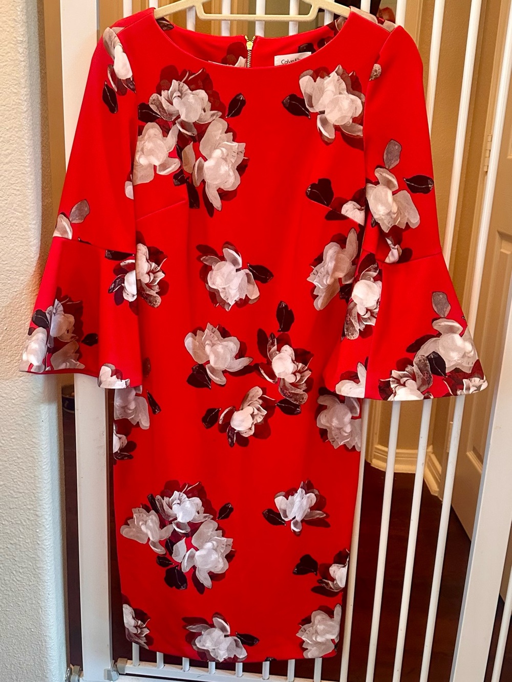 Calvin Klein Red Floral Sheath Dress Size 6 – Bell Sleeve, Elegant Fit